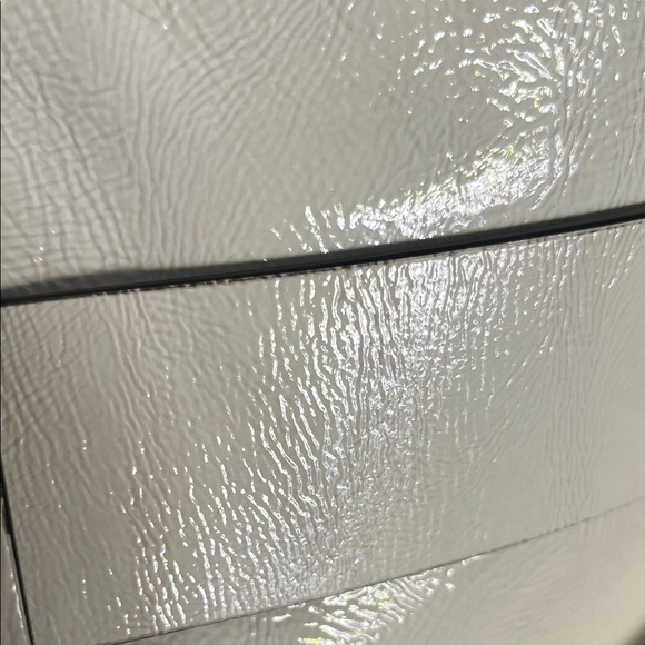 Tory Burch Cream Crossbody Bag with Gold Accent - Picture 5 of 12